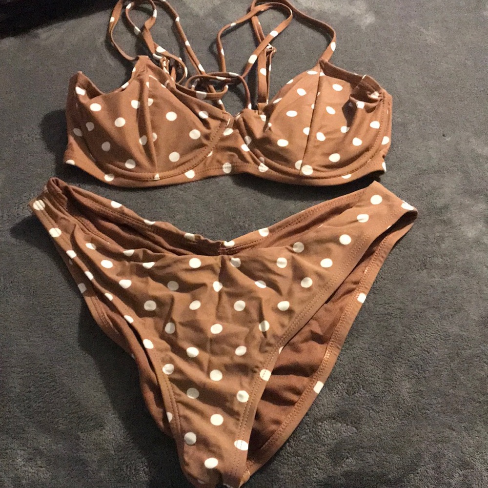 Bathing suit never worn size M in the bottoms size L in the top